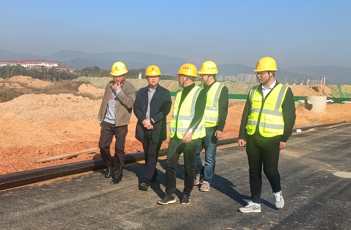 南昌市政建設(shè)集團付海華前往市政公用城周邊市政道路工程檢查指導691.jpg