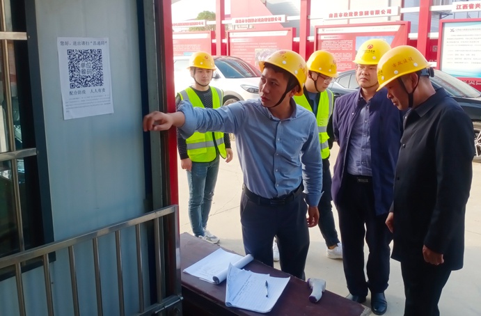 張世東深入市政公用城項(xiàng)目、秦坊安置房項(xiàng)目、南昌高鐵東站新區(qū)項(xiàng)目督查質(zhì)量、安全、揚(yáng)塵治理工作
