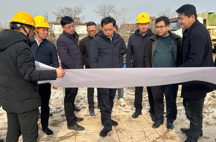 市政公用集團(tuán)黨委副書(shū)記總經(jīng)理萬(wàn)義輝到朱橋東路項(xiàng)目昌東三路項(xiàng)目檢查指導(dǎo)