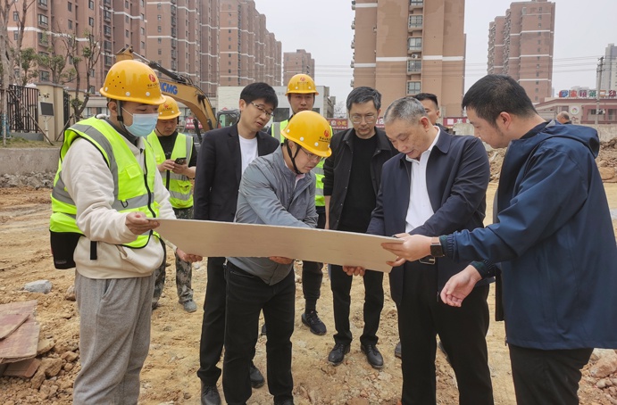 青山湖區(qū)政協(xié)副主席胡小明到規(guī)劃一路規(guī)劃二路調(diào)研項目進(jìn)展