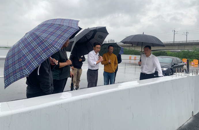 徐旭前往南昌縣河洲路項目、小藍大道快速化項目調研pg