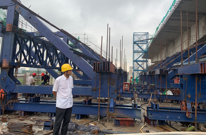 五一勞動獎?wù)芦@得者項目黨支部書記、副總工程師周天奇