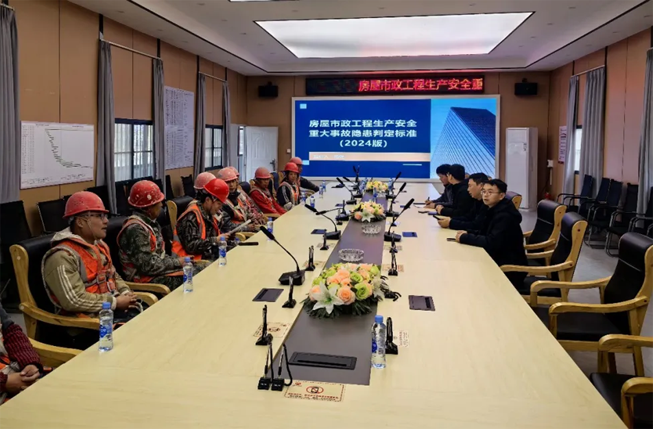 高處作業(yè)安全培訓(xùn)｜腳手架搭設(shè)、防墜落措施與事故警示教育