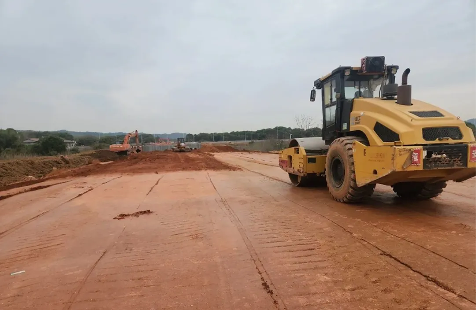 云翔大道項目路基全線貫通 | 飽和式施工加速推進(jìn)，助力區(qū)域交通升級