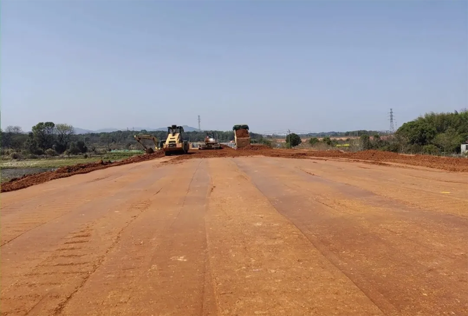 云翔大道項目路基全線貫通 | 飽和式施工加速推進(jìn)，助力區(qū)域交通升級