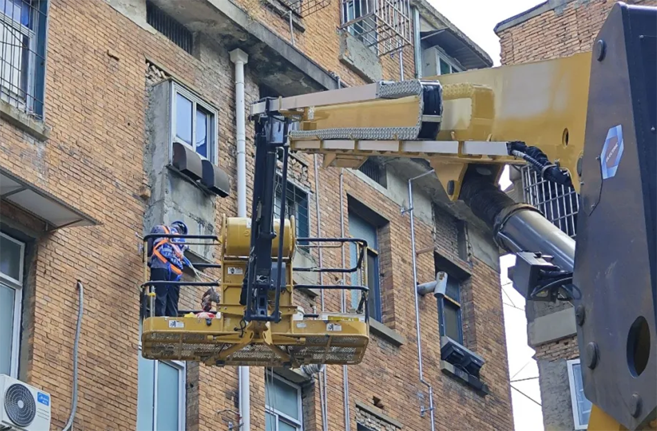 南昌燃氣改造項目創(chuàng)新安全管理模式 高空作業(yè)車+無人機構(gòu)筑立體防護